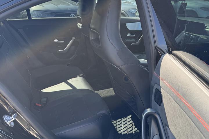 Sort Mercedes CLA fra 2019