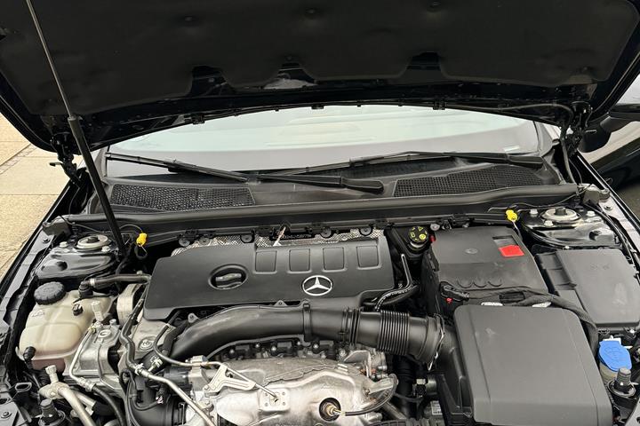 Sort Mercedes CLA fra 2019