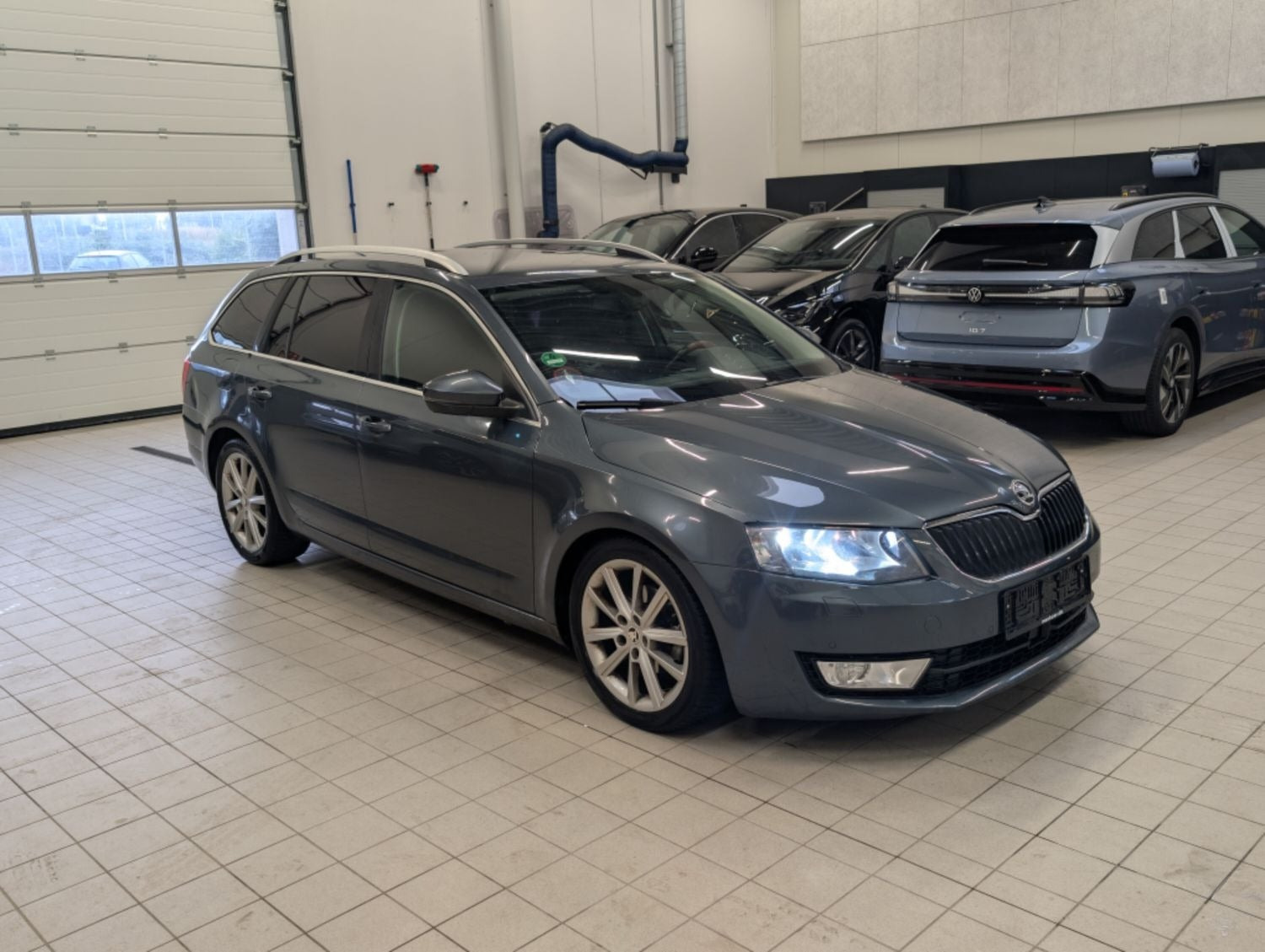 Grå Skoda Octavia fra 2015