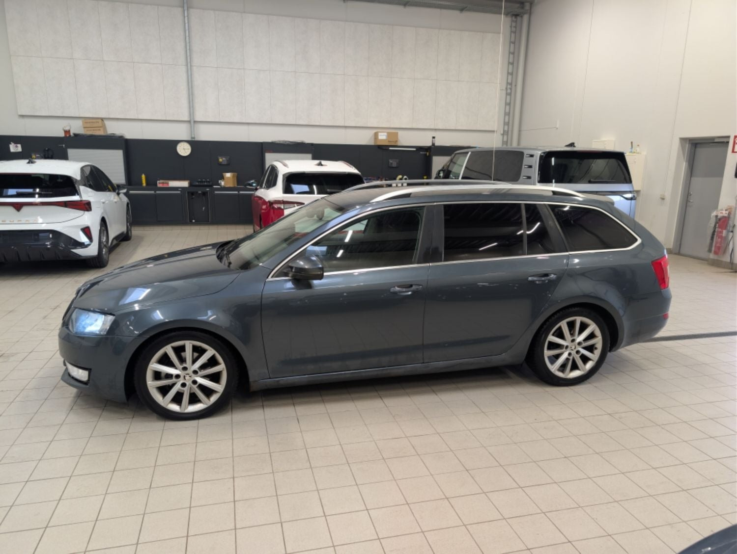 Grå Skoda Octavia fra 2015