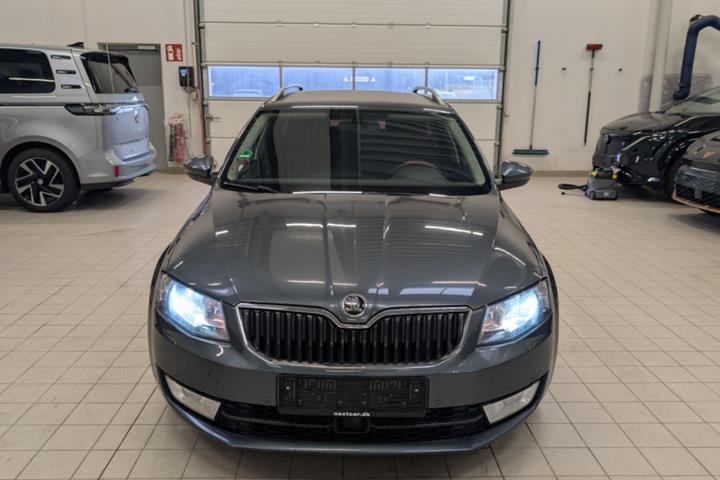 Grå Skoda Octavia fra 2015