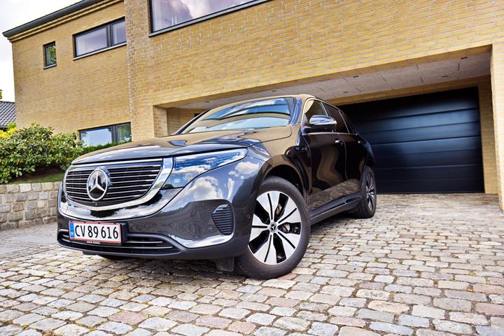 Grå Mercedes EQC fra 2020