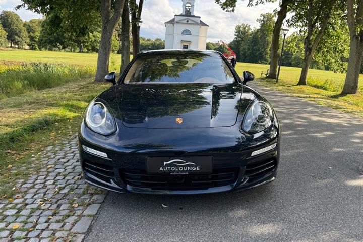 Blå Porsche Panamera S fra 2016