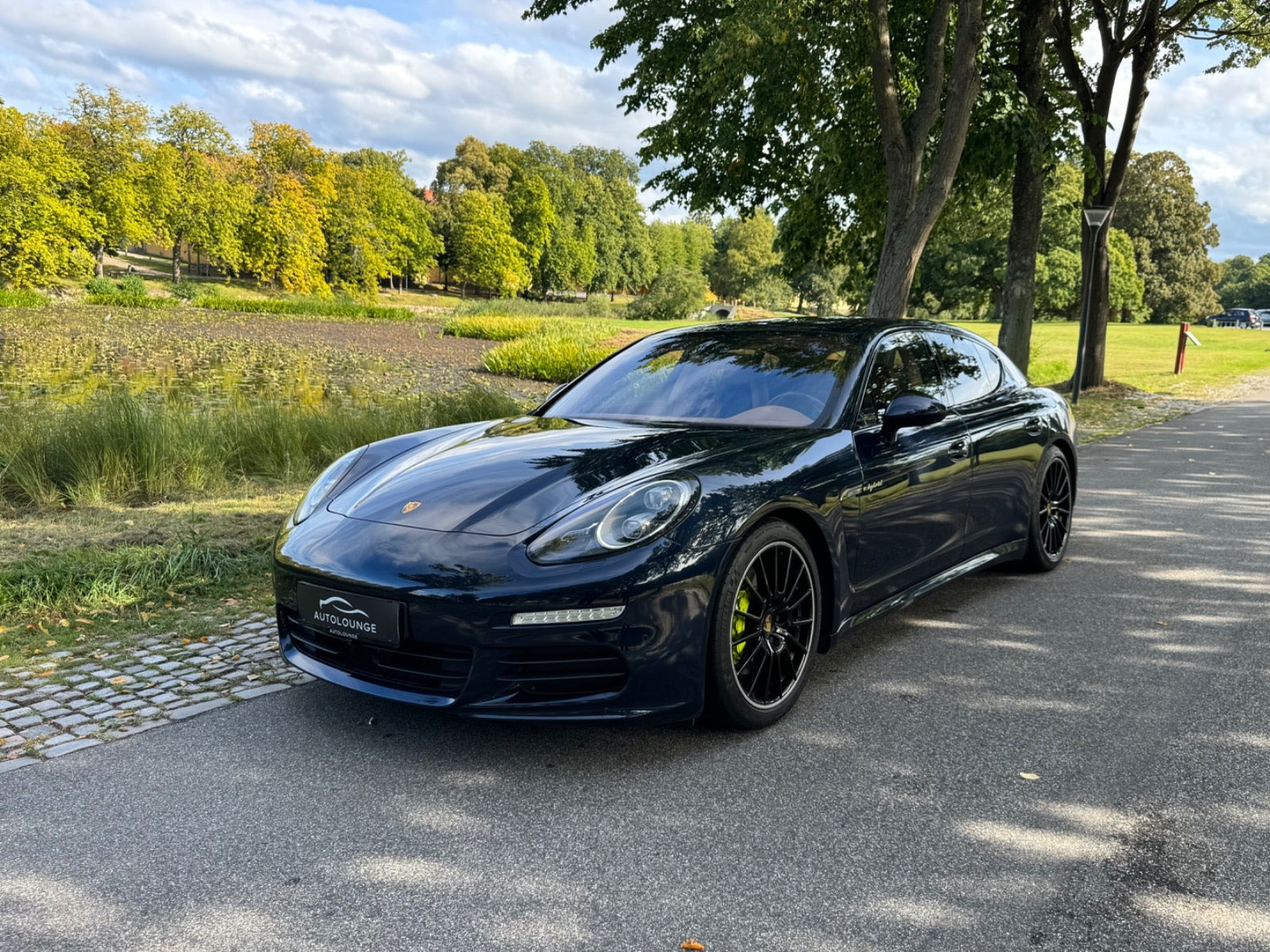 Blå Porsche Panamera S fra 2016