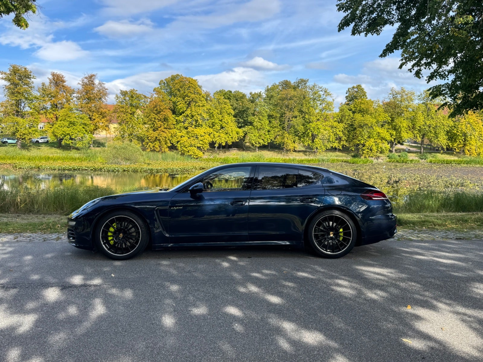 Blå Porsche Panamera S fra 2016