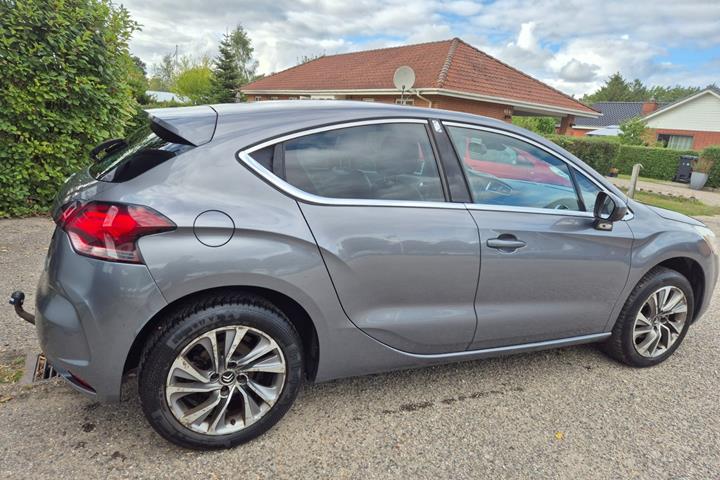 Grøn Citroën DS4 fra 2012
