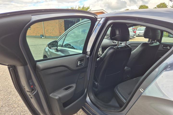 Grøn Citroën DS4 fra 2012