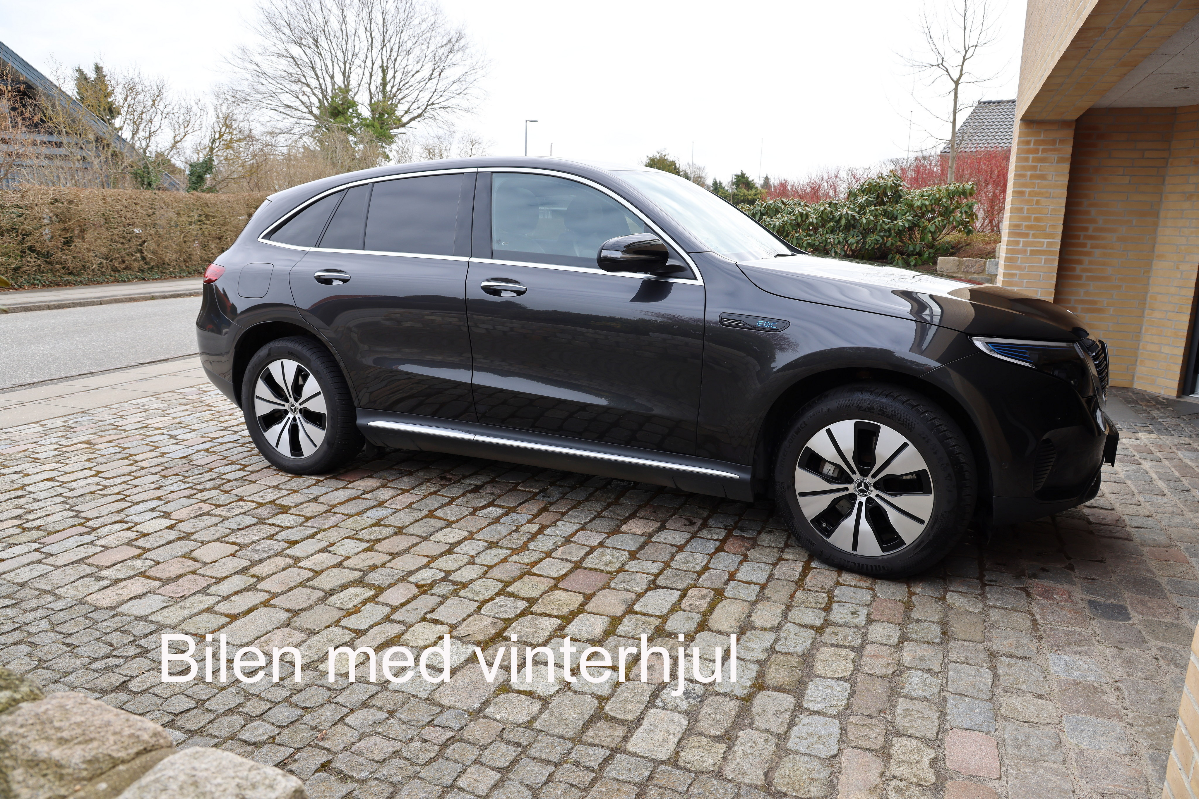 Grå Mercedes EQC fra 2020