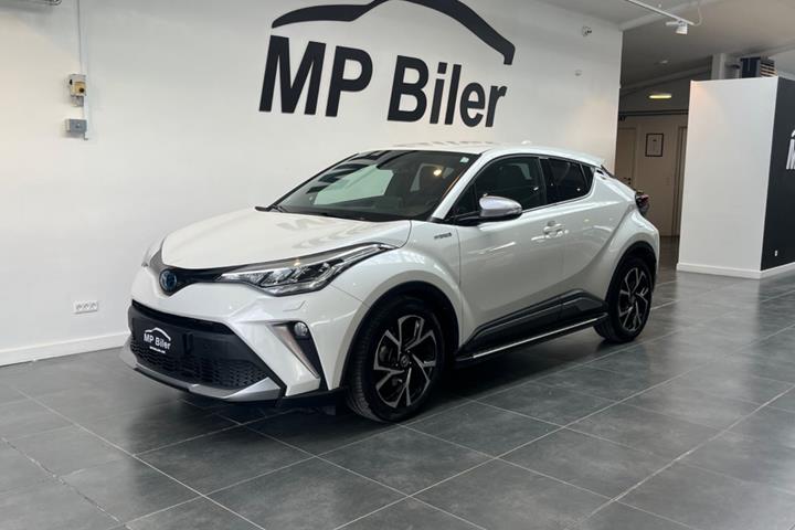 Hvid Toyota C-HR fra 2022