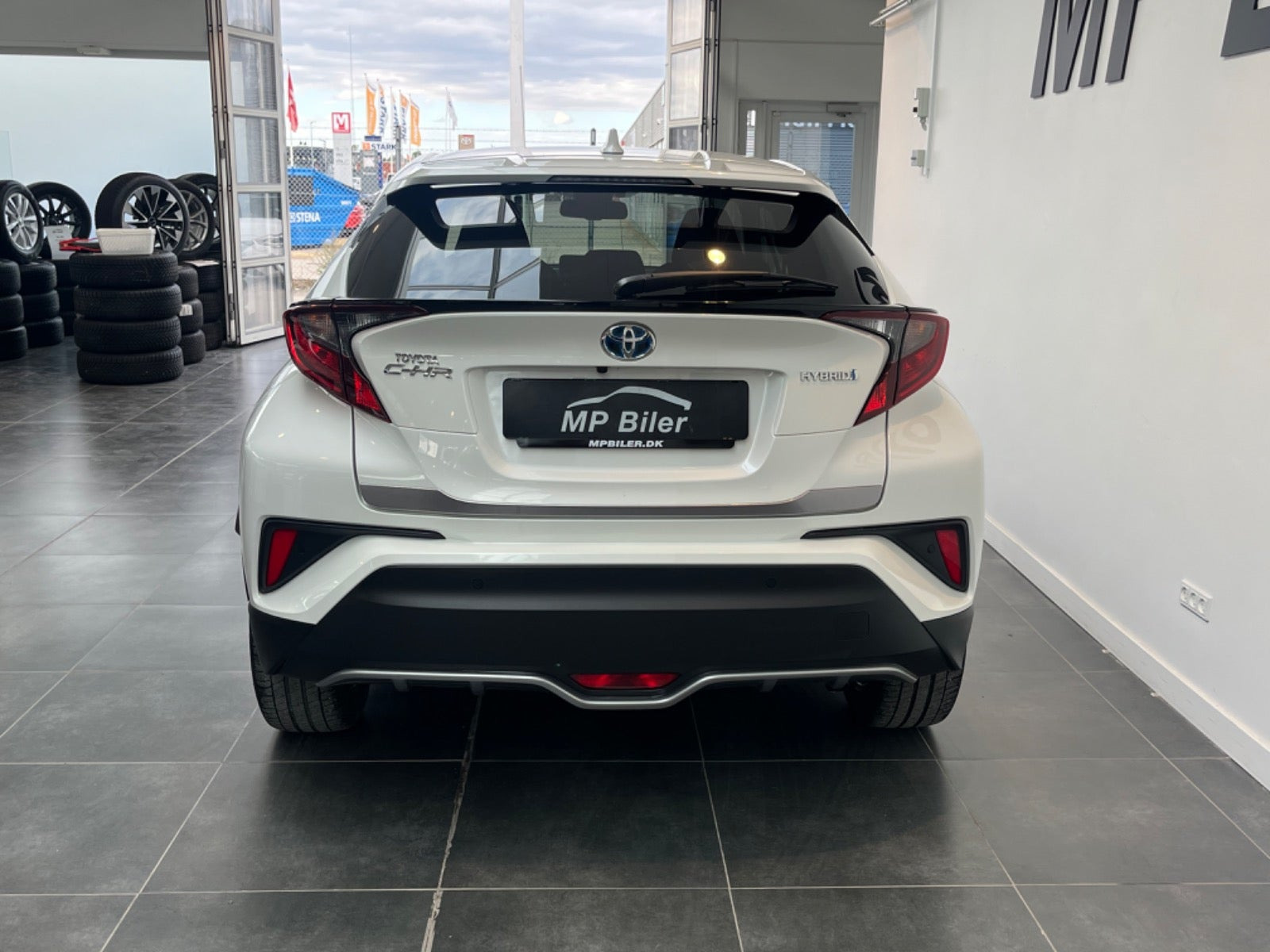 Hvid Toyota C-HR fra 2022
