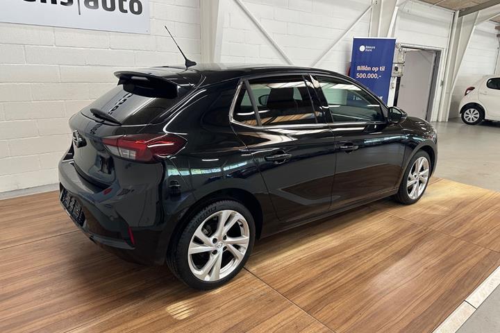 Sort Opel Corsa fra 2020