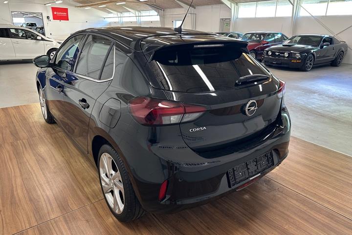 Sort Opel Corsa fra 2020