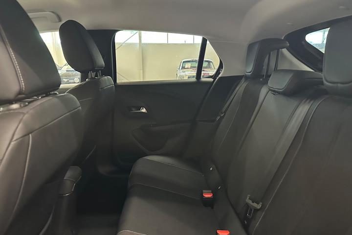 Sort Opel Corsa fra 2020