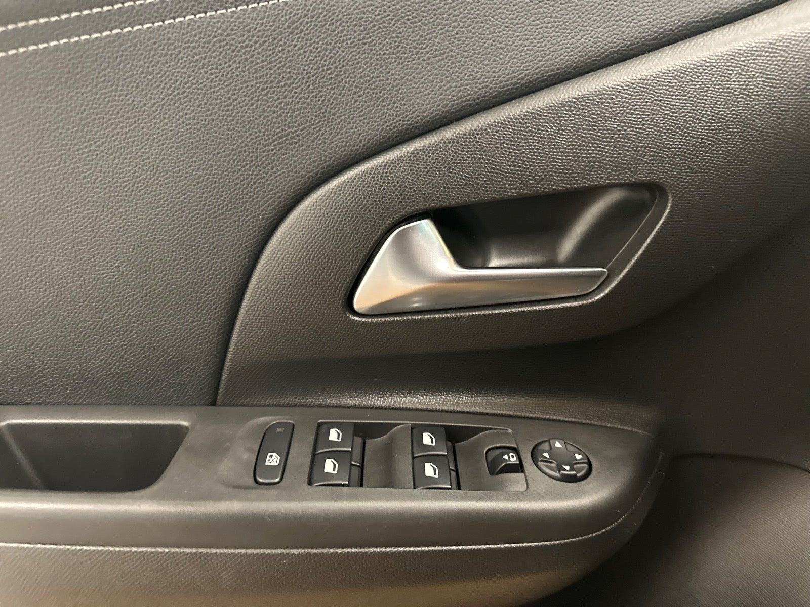 Sort Opel Corsa fra 2020