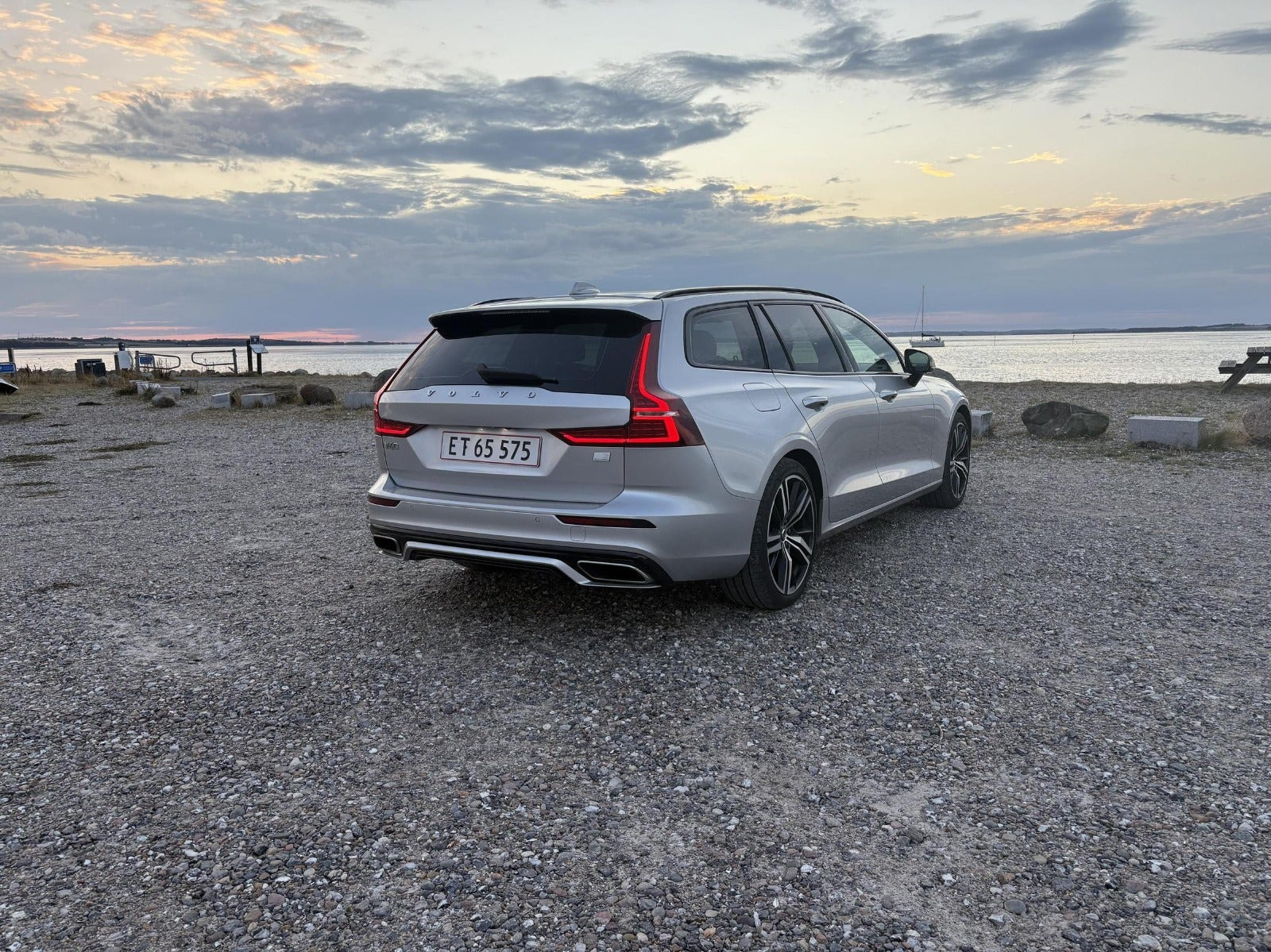 Sølv Volvo V60 fra 2021