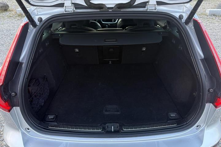 Sølv Volvo V60 fra 2021