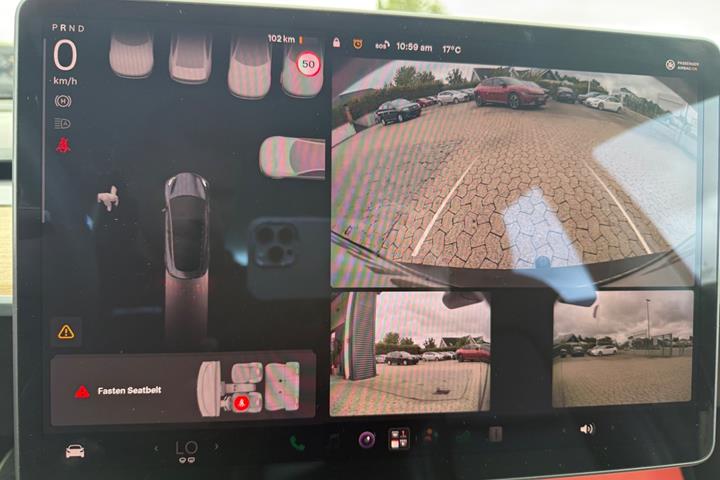 Grå Tesla Model 3 fra 2021