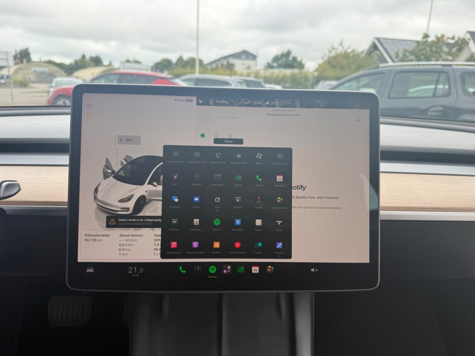Hvid Tesla Model 3 fra 2022