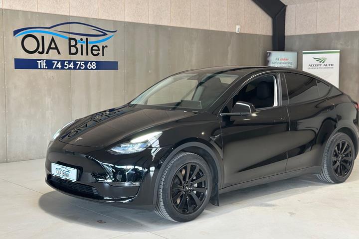 Sort Tesla Model Y fra 2022