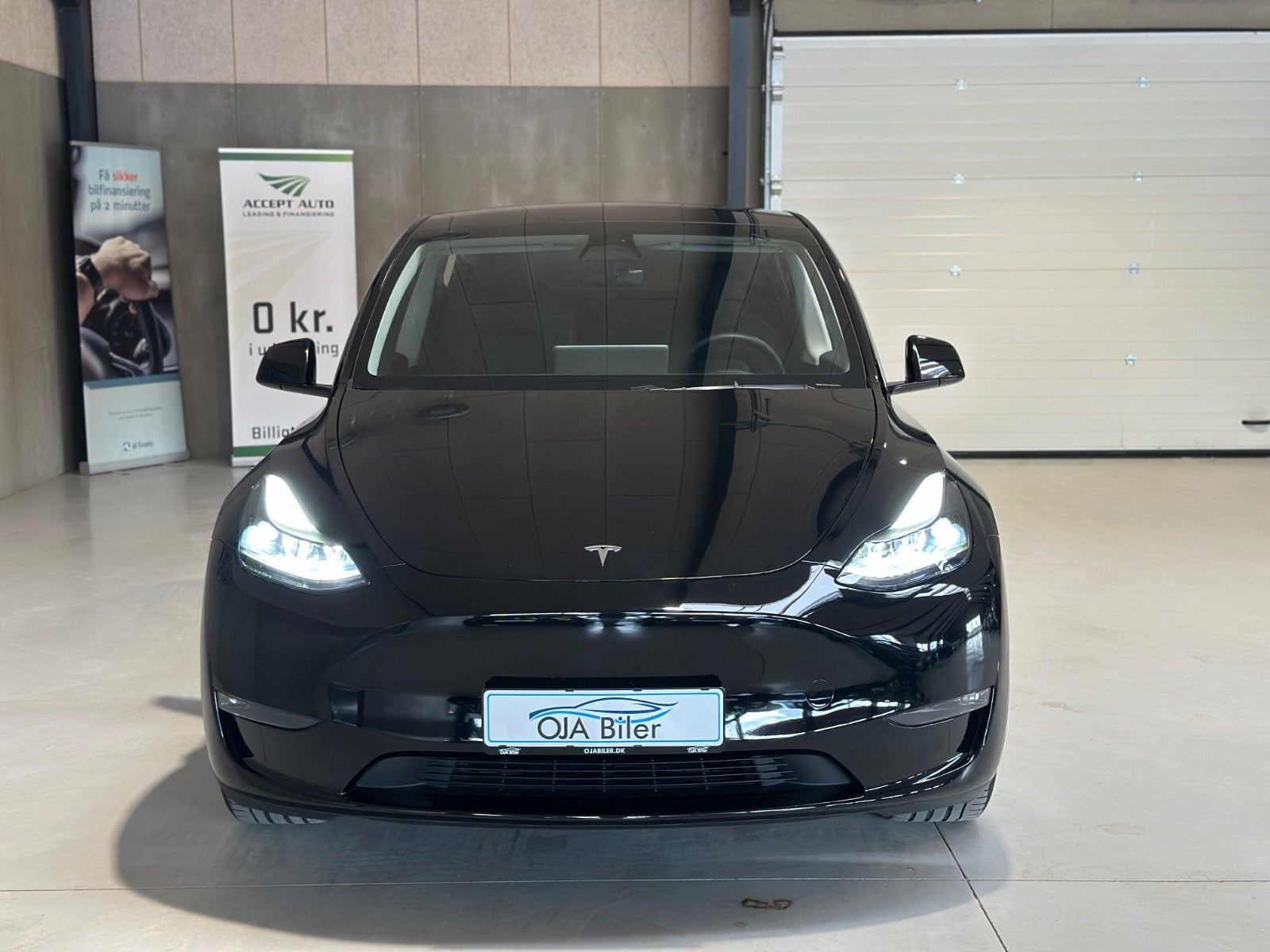 Sort Tesla Model Y fra 2022