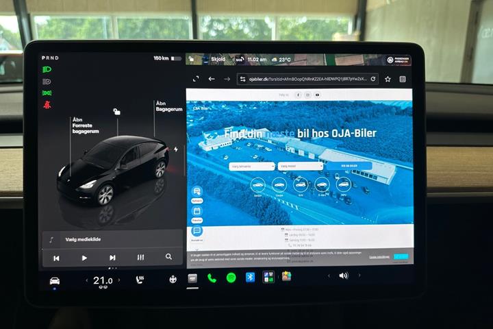 Sort Tesla Model Y fra 2022