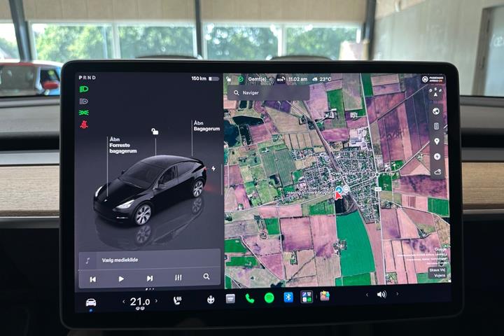 Sort Tesla Model Y fra 2022