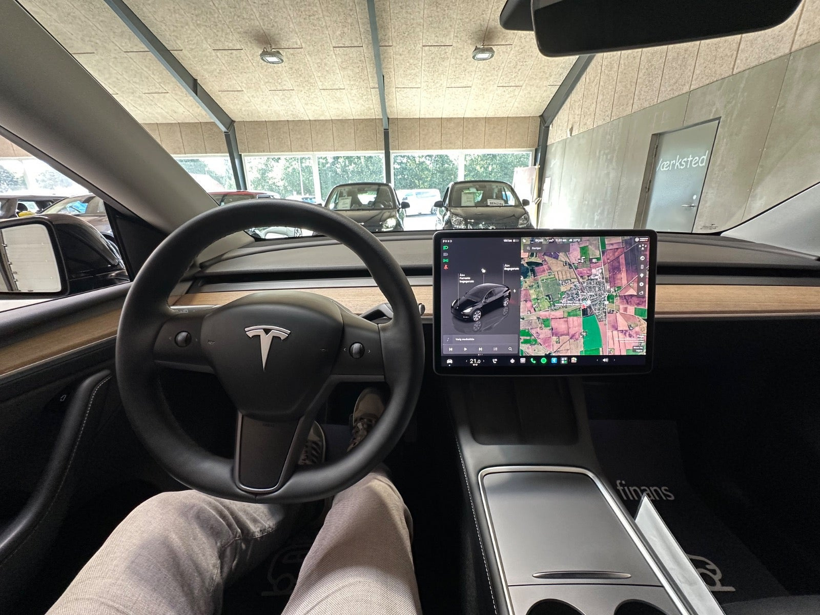 Sort Tesla Model Y fra 2022