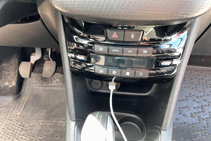 undefined Peugeot 208 fra 2017