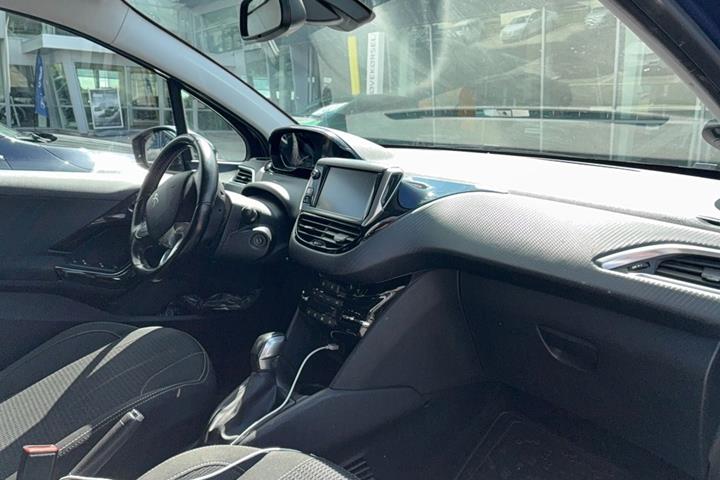 undefined Peugeot 208 fra 2017