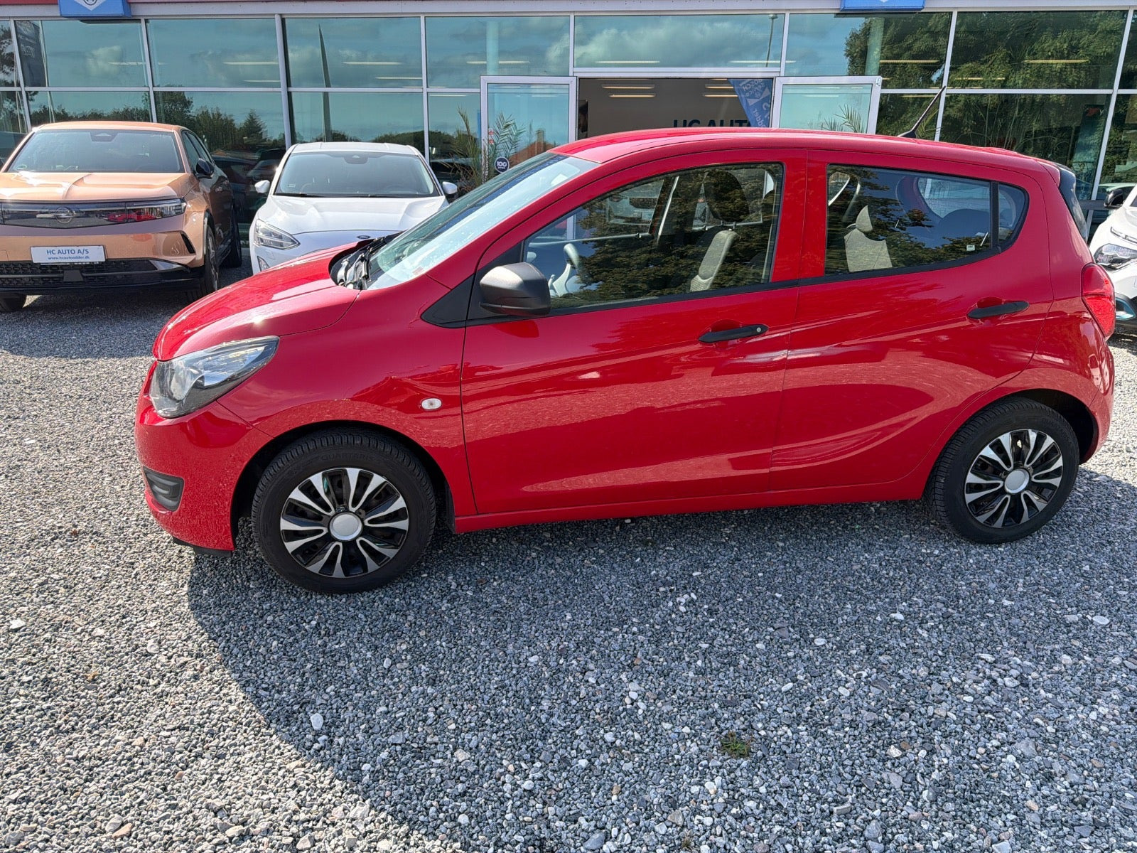Rød Opel Karl fra 2017
