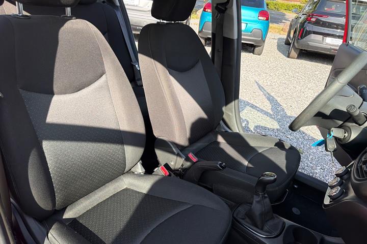 Rød Opel Karl fra 2017