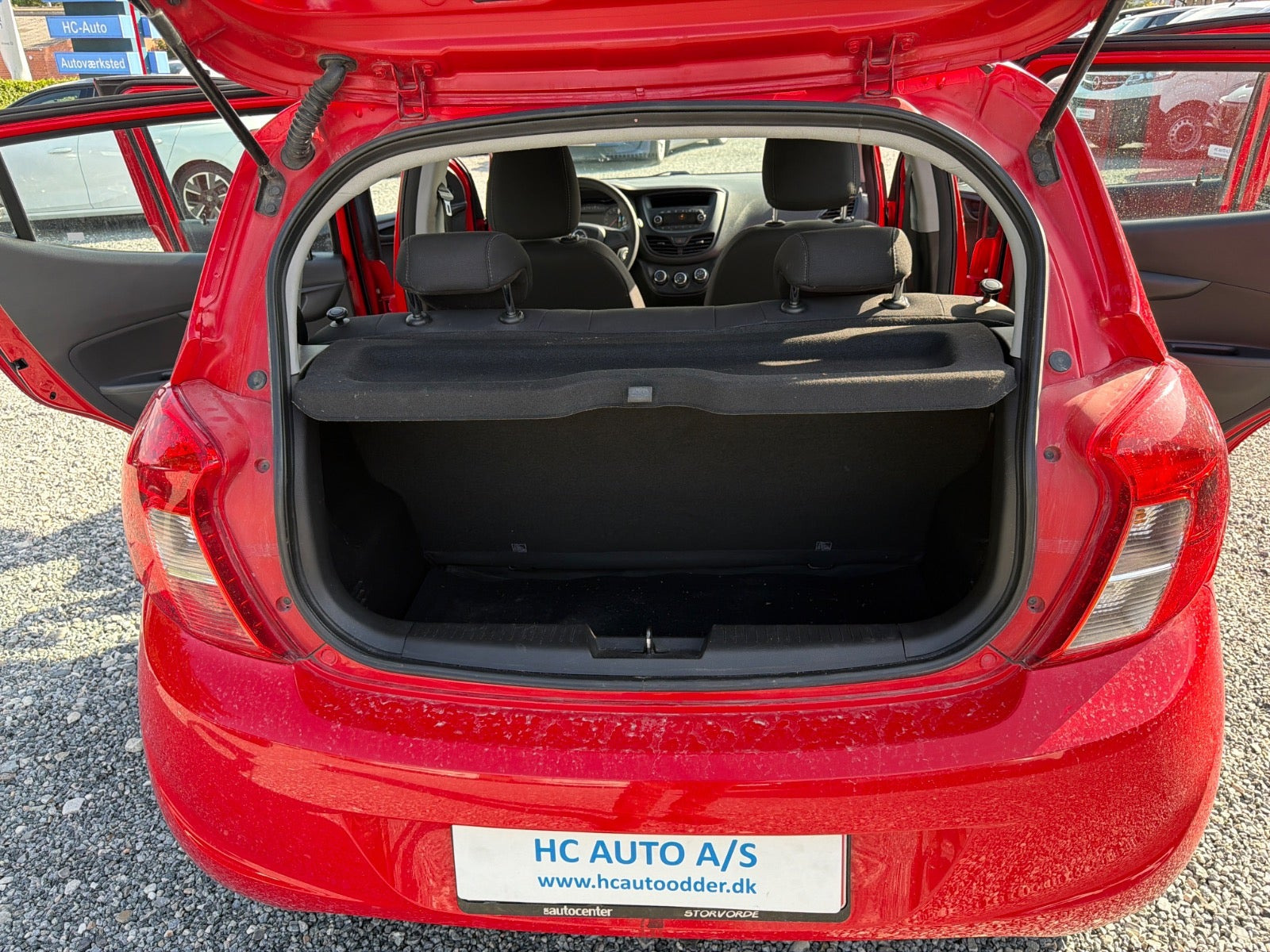 Rød Opel Karl fra 2017