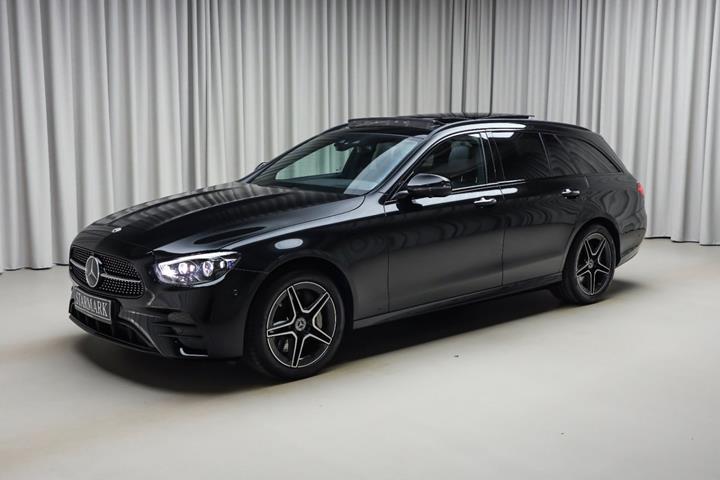 Sort Mercedes E300 de fra 2023