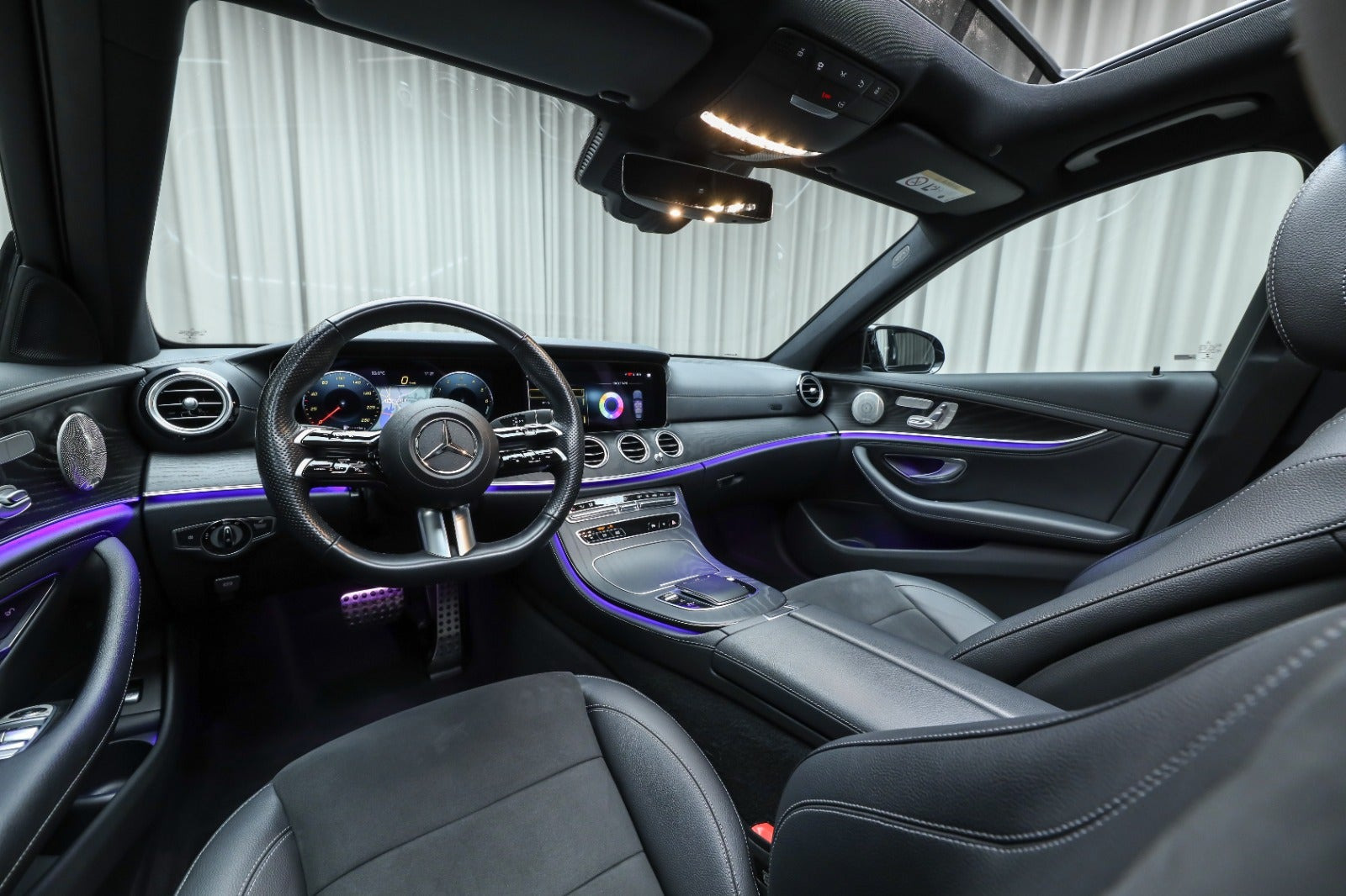 Sort Mercedes E300 de fra 2023