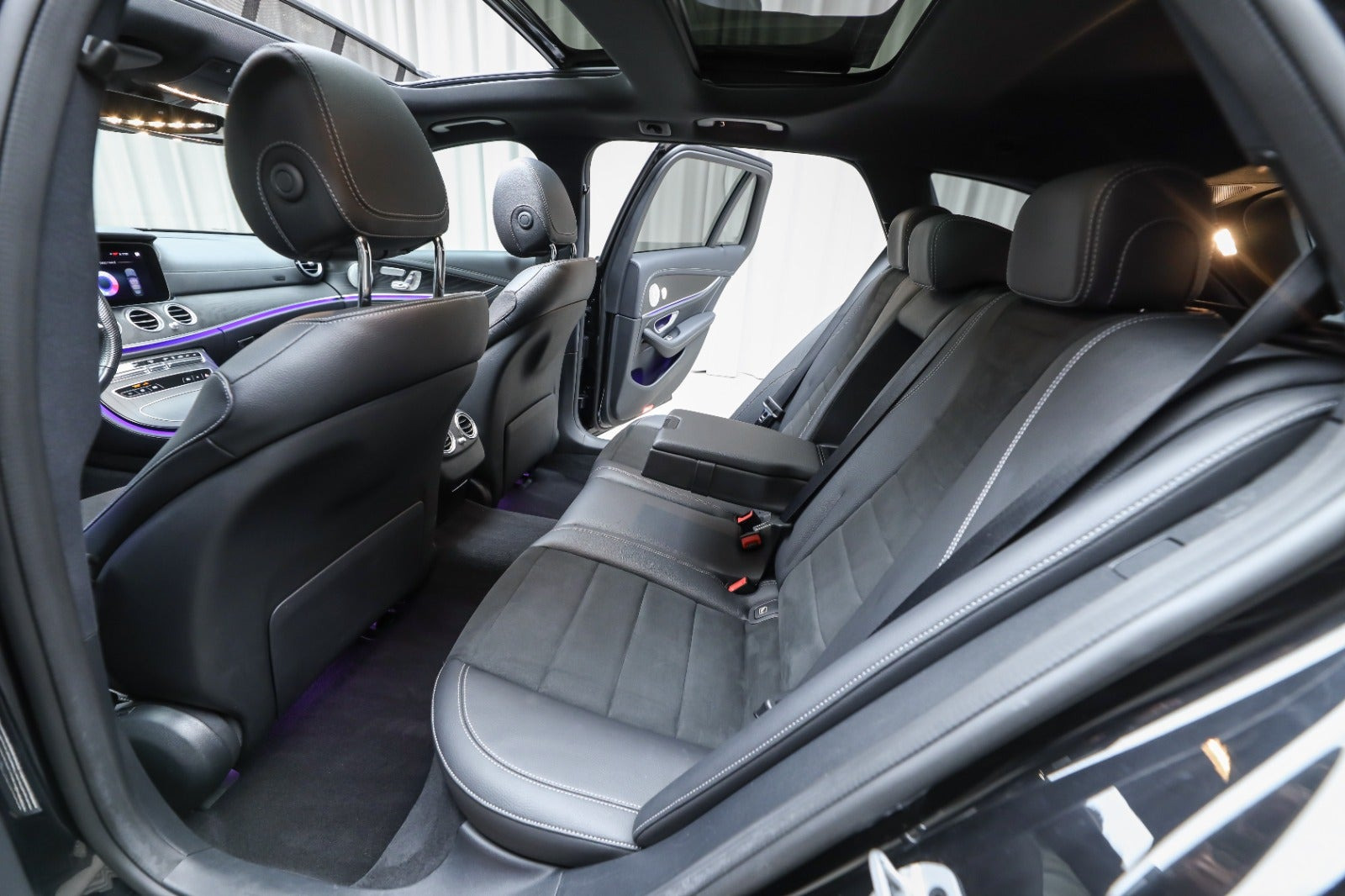 Sort Mercedes E300 de fra 2023