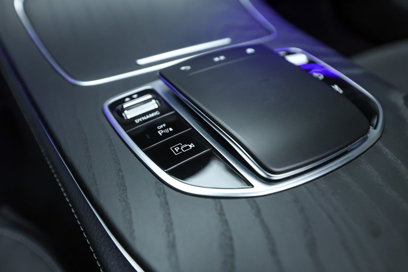 Sort Mercedes E300 de fra 2023