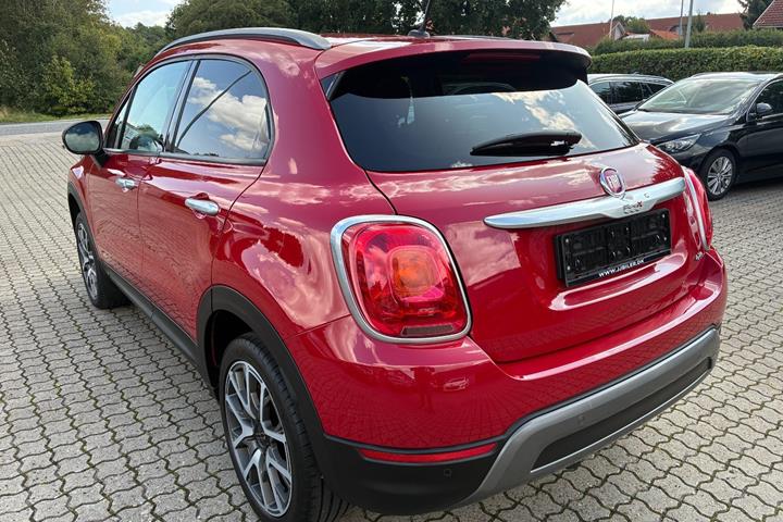 Rød Fiat 500X fra 2015