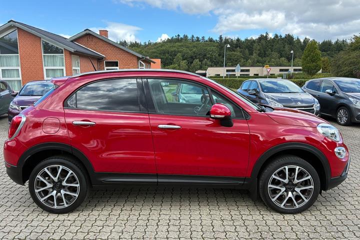 Rød Fiat 500X fra 2015