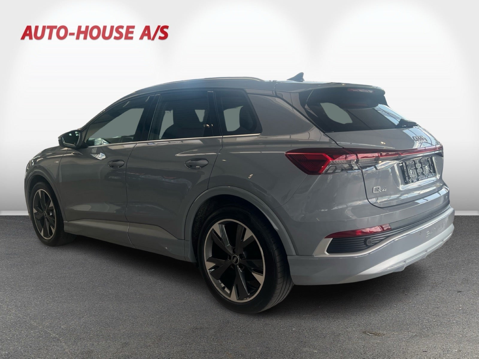 Grå Audi Q4 e-tron fra 2025