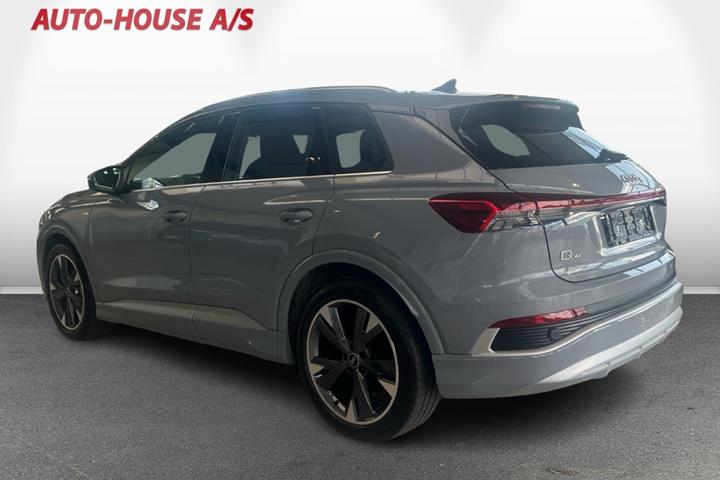 Grå Audi Q4 e-tron fra 2025