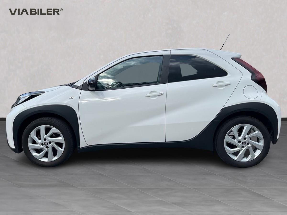 Hvid Toyota Aygo X fra 2025
