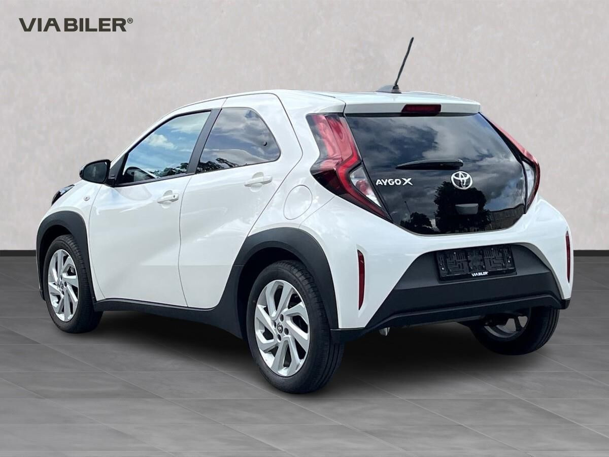 Hvid Toyota Aygo X fra 2025