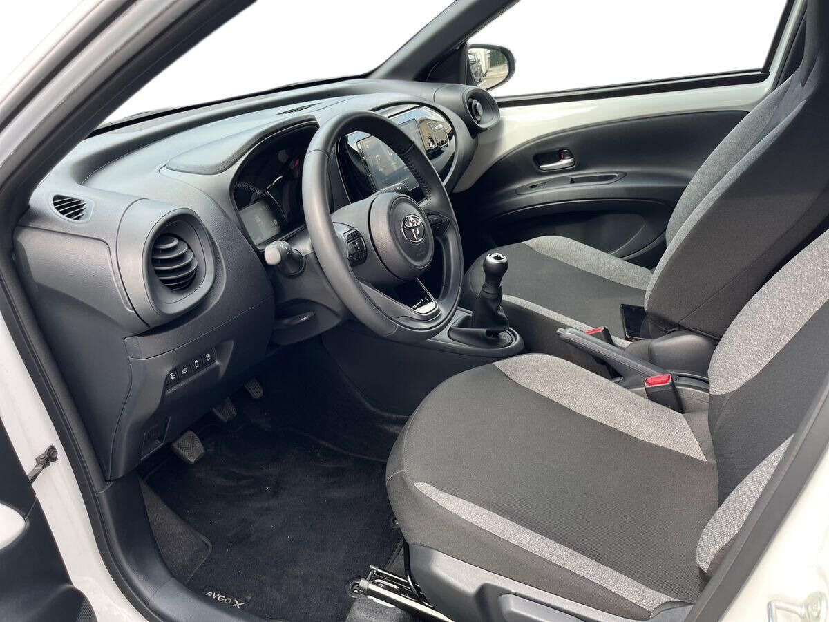 Hvid Toyota Aygo X fra 2025