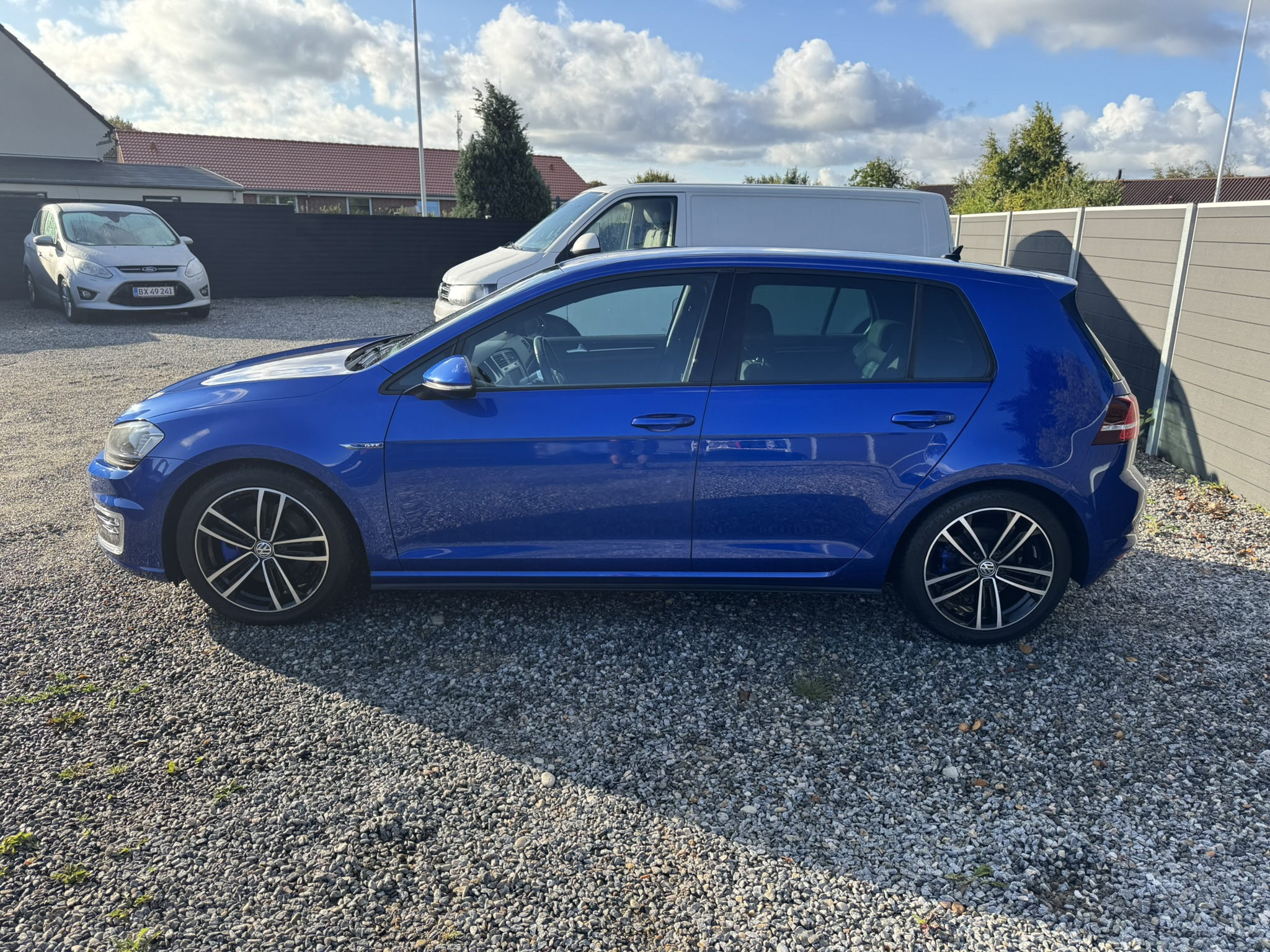 Blå VW Golf fra 2016