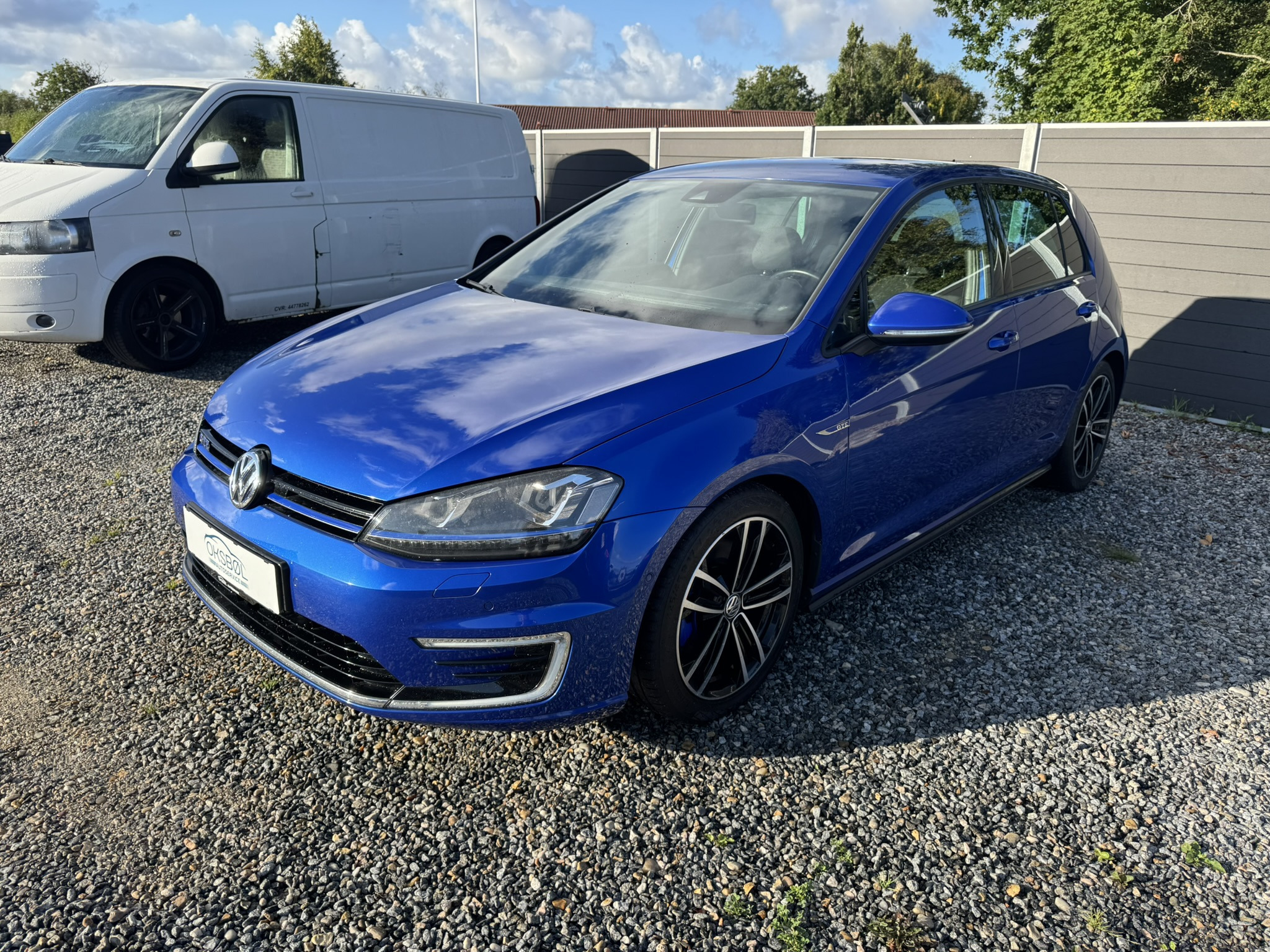 Blå VW Golf fra 2016