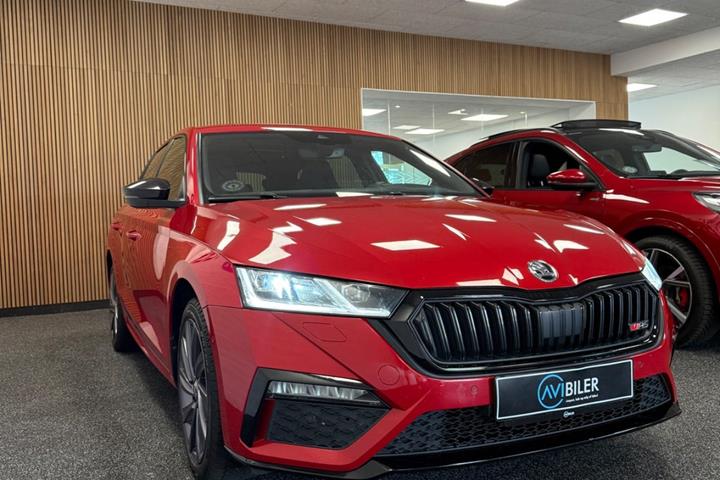 Grå Skoda Octavia fra 2022