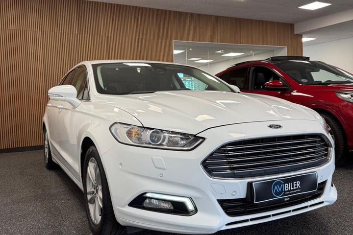 Hvid Ford Mondeo fra 2019