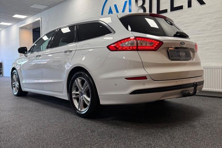 Hvid Ford Mondeo fra 2019