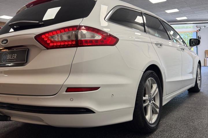 Hvid Ford Mondeo fra 2019