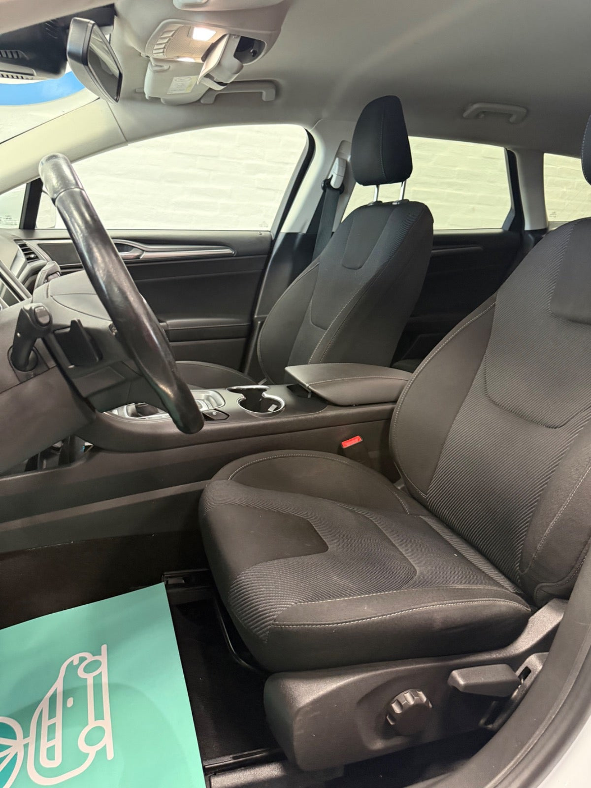 Hvid Ford Mondeo fra 2019
